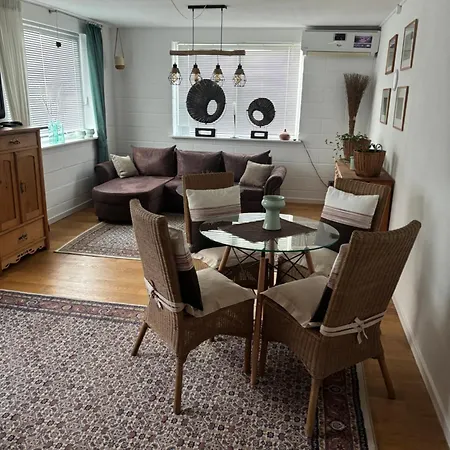 Gaestewohnung Karin Leilighet Fjelby